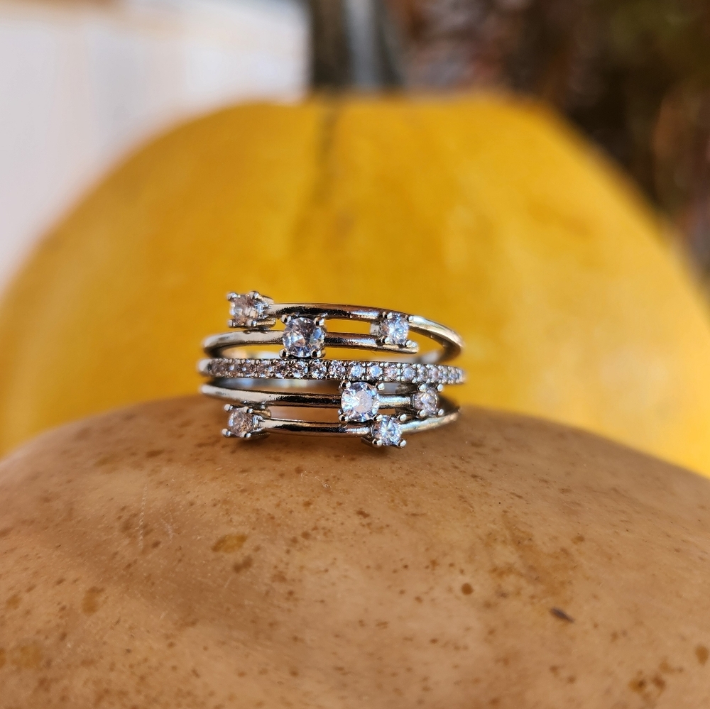 STARRY STERLING SILVER COCKTAIL RING NEW